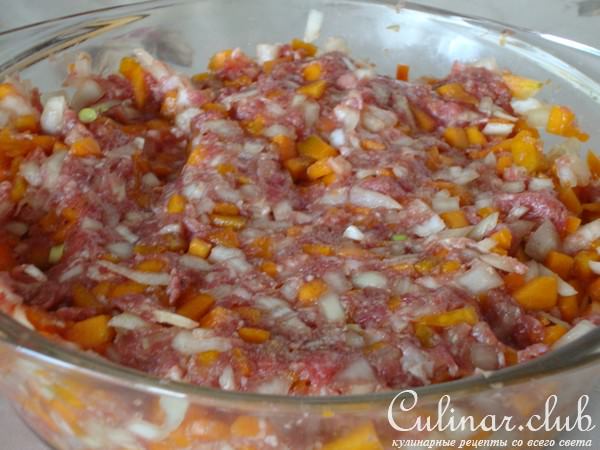 Рулет с мясом и тыквой из слоеного теста