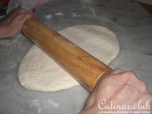 Штрудель( не класический)- рулет с персиками и сливами