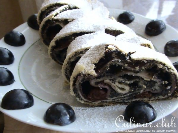 Штрудель с маком и вишней