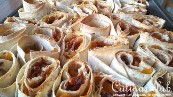 Розочки из лаваша с абрикосами