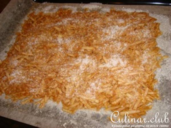 Шоколадный рулет с яблоками