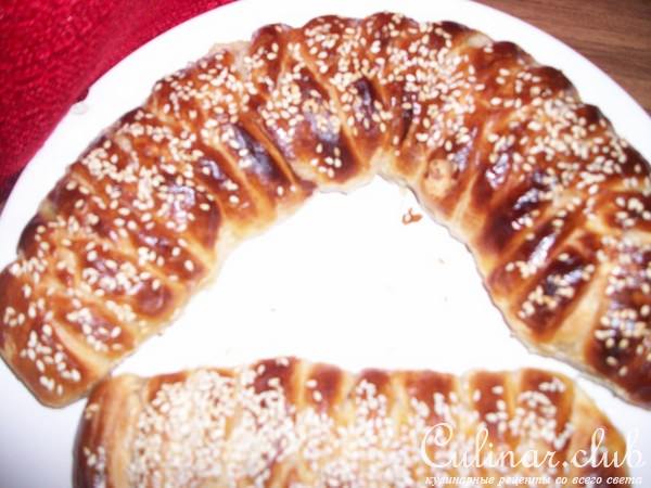 Рулет слоеный