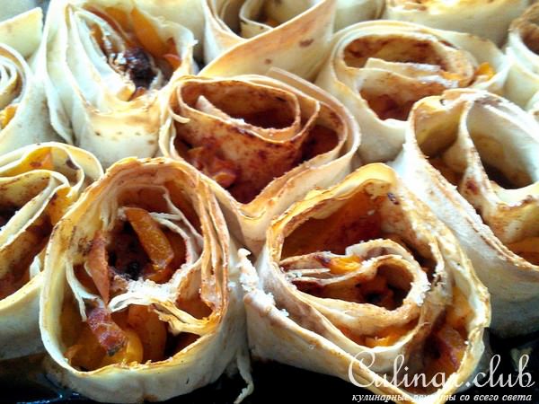Розочки из лаваша с абрикосами