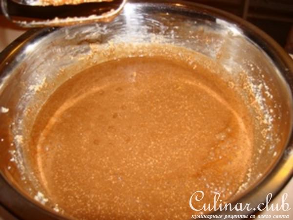 Шоколадный рулет с яблоками