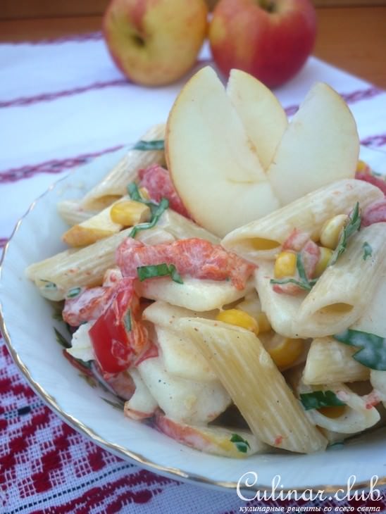Макаронный салат с яблоком и запечённым перцем