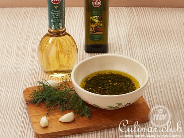 Греческий салат под оригинальной заправкой
