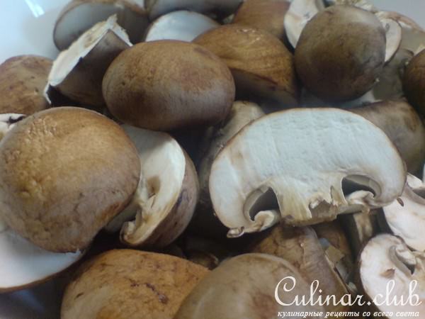 Салат из печёных перцев,зелёной фасоли,шампиньонов и брынзы