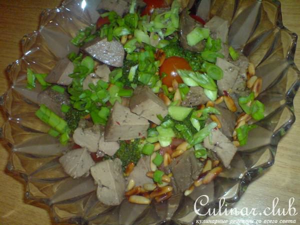 Салат из брокколи и птичьей печени