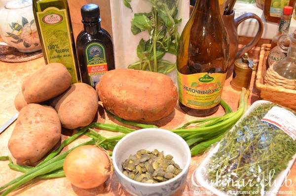 Теплый картофельный салат с бататом и зеленым луком