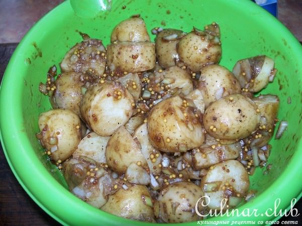 Салат из молодого картофеля с голубым сыром