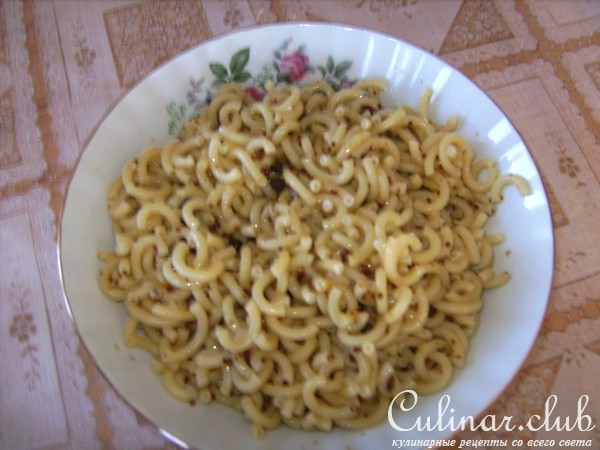 Салат макароны с руколой. Nudelsalat