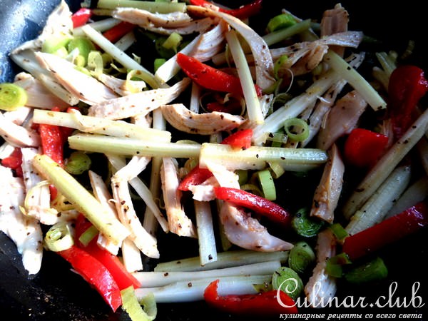 Салат с запечённой морковкой и курицей