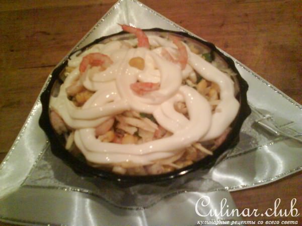 Пикантный салат из креветок и кукурузы