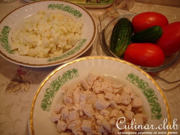 Салат из цветной капусты с куриной грудкой