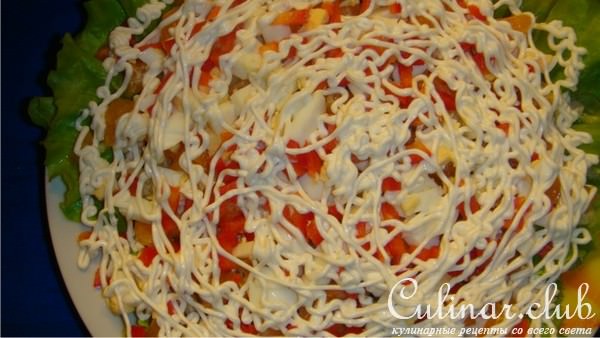 Салат из куриного филе с мандаринами.