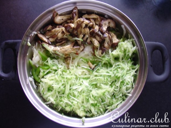 Салат „Gyros“.