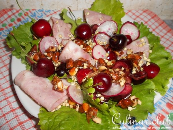Летний салат с черешней