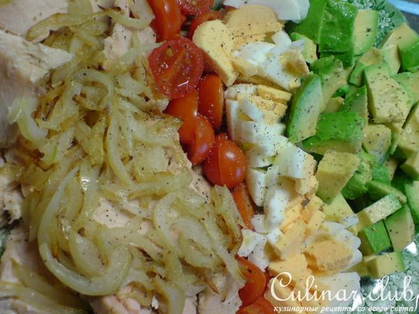 Салат с красной рыбой,черри и авокадо