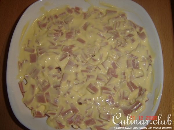 Салат с колбасой и зеленым яблоком