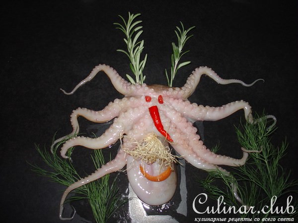 Салат из осьминога, синего картофеля под любимым дрессингом,