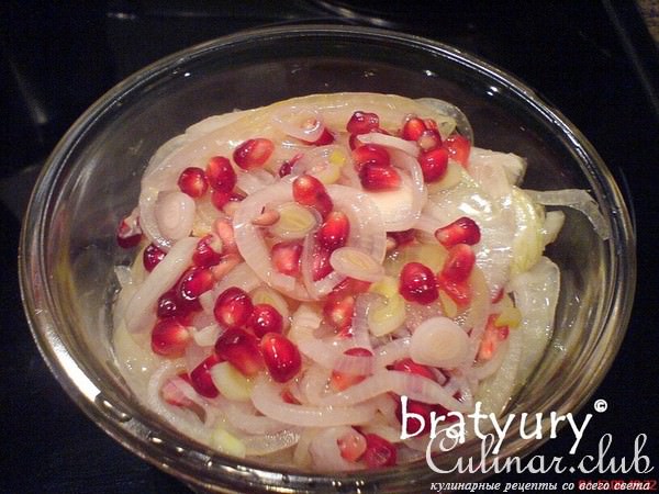Лук репчатый под уксусом и растительным маслом. "Закусон, сэр!"
