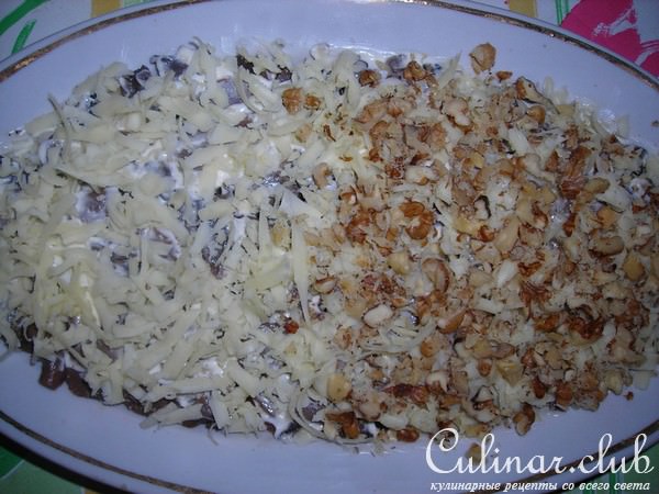 салат «Отличный» с сыром и ананасами