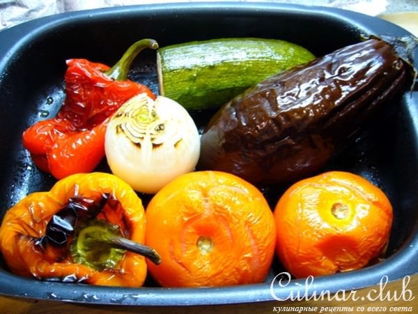 Теплый салат с фарфале и запеченными овощами