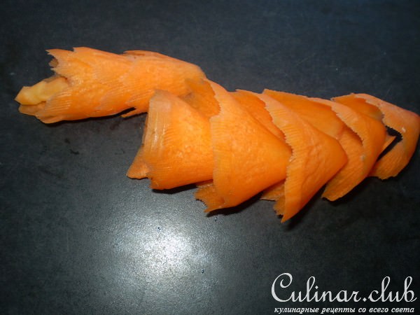 Салат с куриными потрошками.