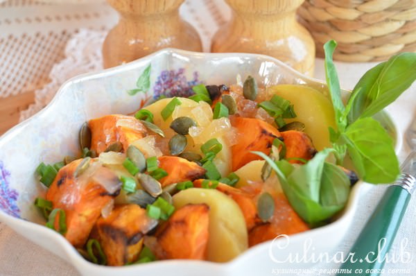 Теплый картофельный салат с бататом и зеленым луком