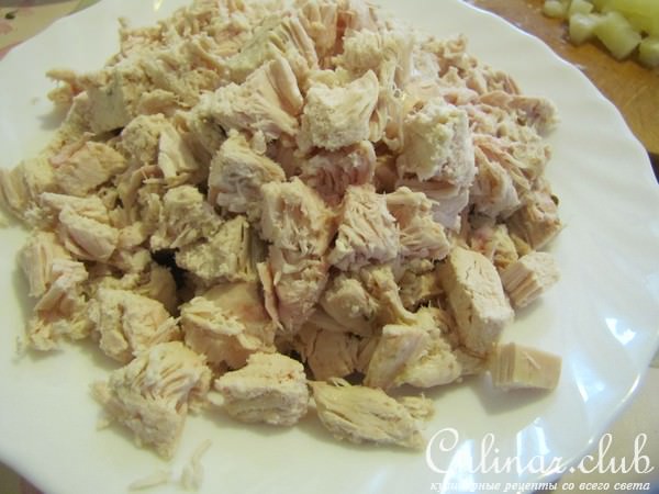 Салат из курицы с карри