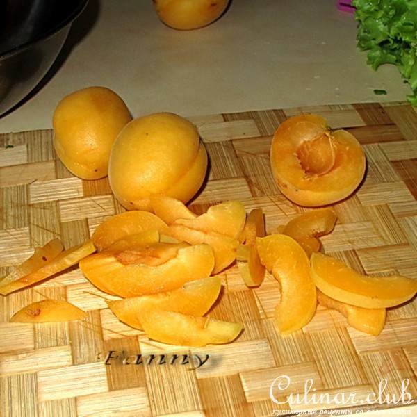 Салат из утиной грудки с абрикосами