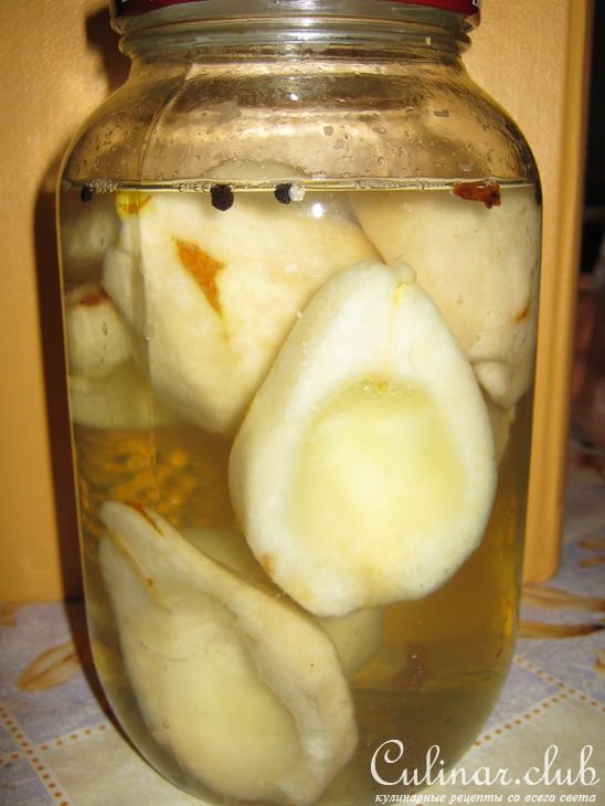 Салат из курицы в грушах