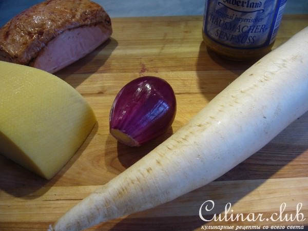 Салат из редьки, колбасы и сыра