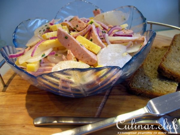 Салат из редьки, колбасы и сыра