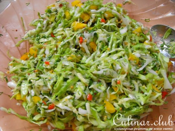Капустный салат с заправкой из хрена