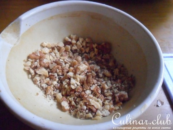 Винегрет с виноградом и орехами
