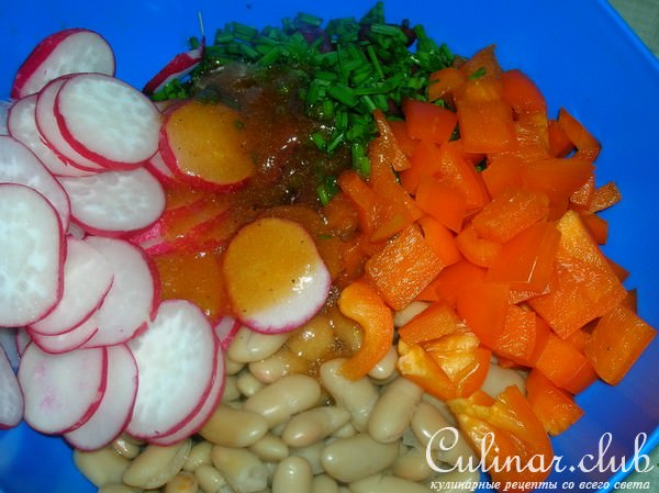 Салат "Две фасольки" ( один из самых простых, но вкусных и полезных салатов)