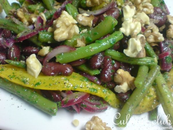 Фасолевый салат с орехами