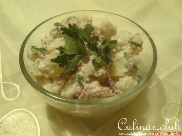 Салат картофельный с чесночным соусом