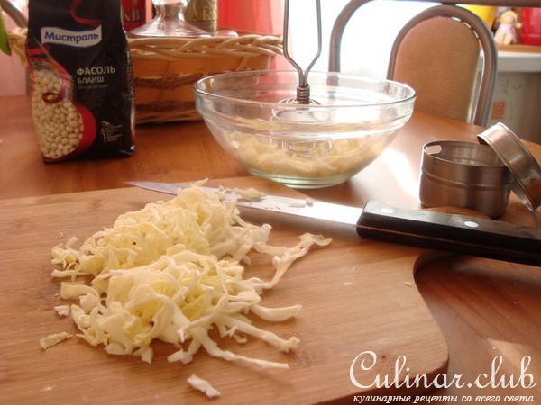 Салат с фасолью и капустой.