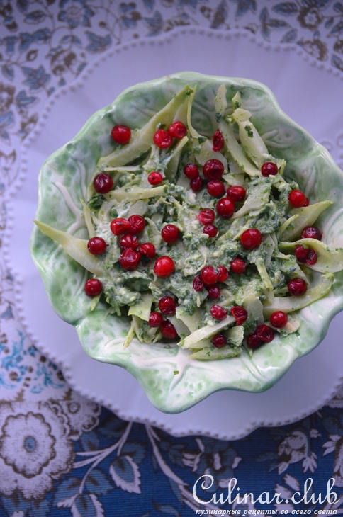Салат с капустой , с сырной заправкой и шпинатом
