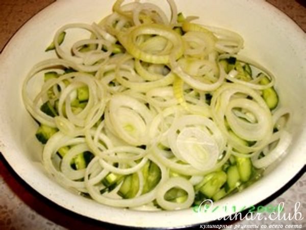Салат из огурцов (очень простой вариант)