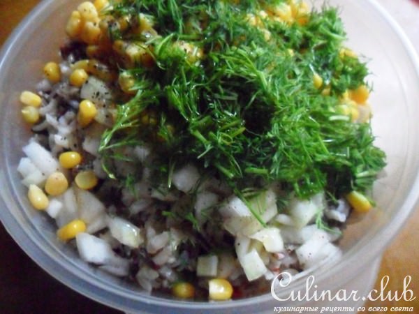Рисовый салат с огурцами и сладкой кукурузой
