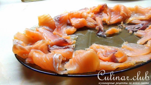 Очень вкусный картофельный салат с копчёной сёмгой.