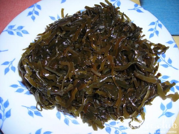 Салат из морской капусты с яйцами и маринованными огурцами (мой вариант)