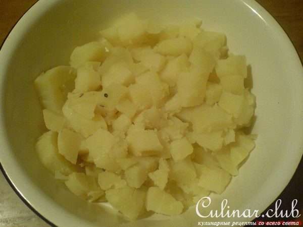 Салат картофельный с чесночным соусом