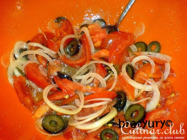 Грузинский салат с греческими маслинами