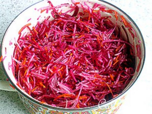 Салат витаминный с соусом из манго