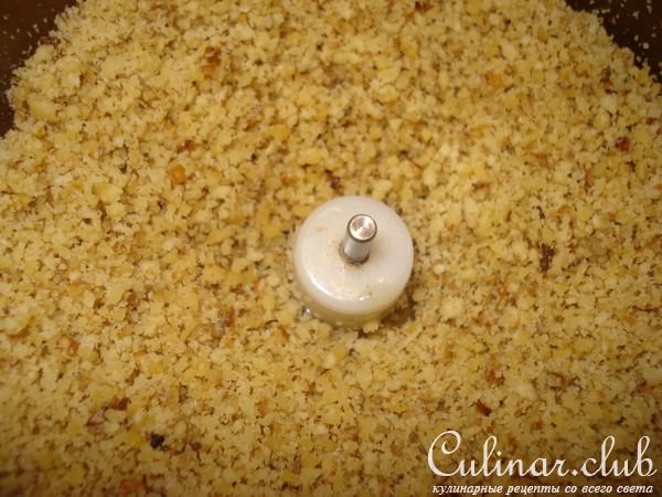 Баклажанный салат с грецкими орехами