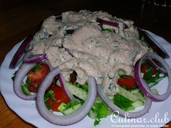 Салат дачный под ореховым соусом ( не для оценки)